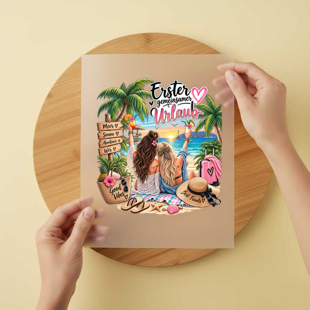 Bügelbild/Sticker Erster Urlaub 2 Freunde – DTF Bügelbild und UV DTF Sticker